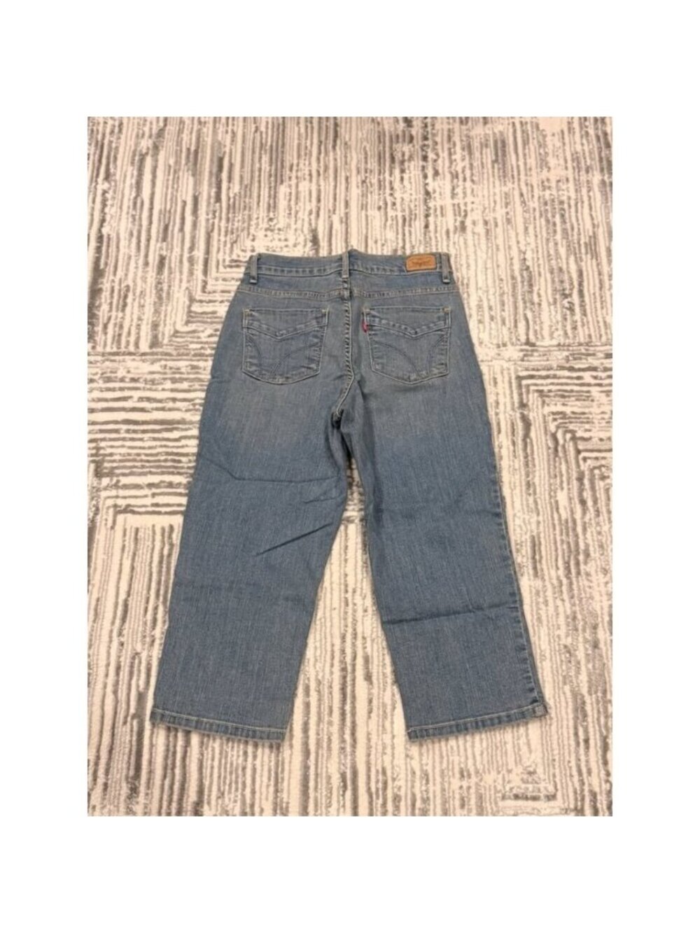 Levi's women's size 4 blue denim Capri Perfectly Slimming 512 Jeans